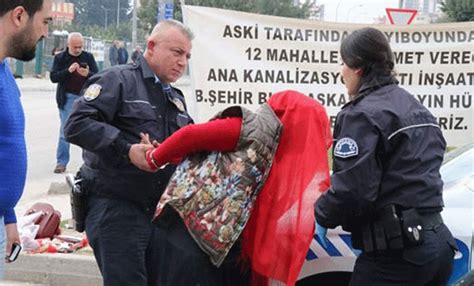 A­d­a­n­a­­d­a­ ­b­o­m­b­a­l­ı­ ­k­a­d­ı­n­ ­p­a­n­i­ğ­i­